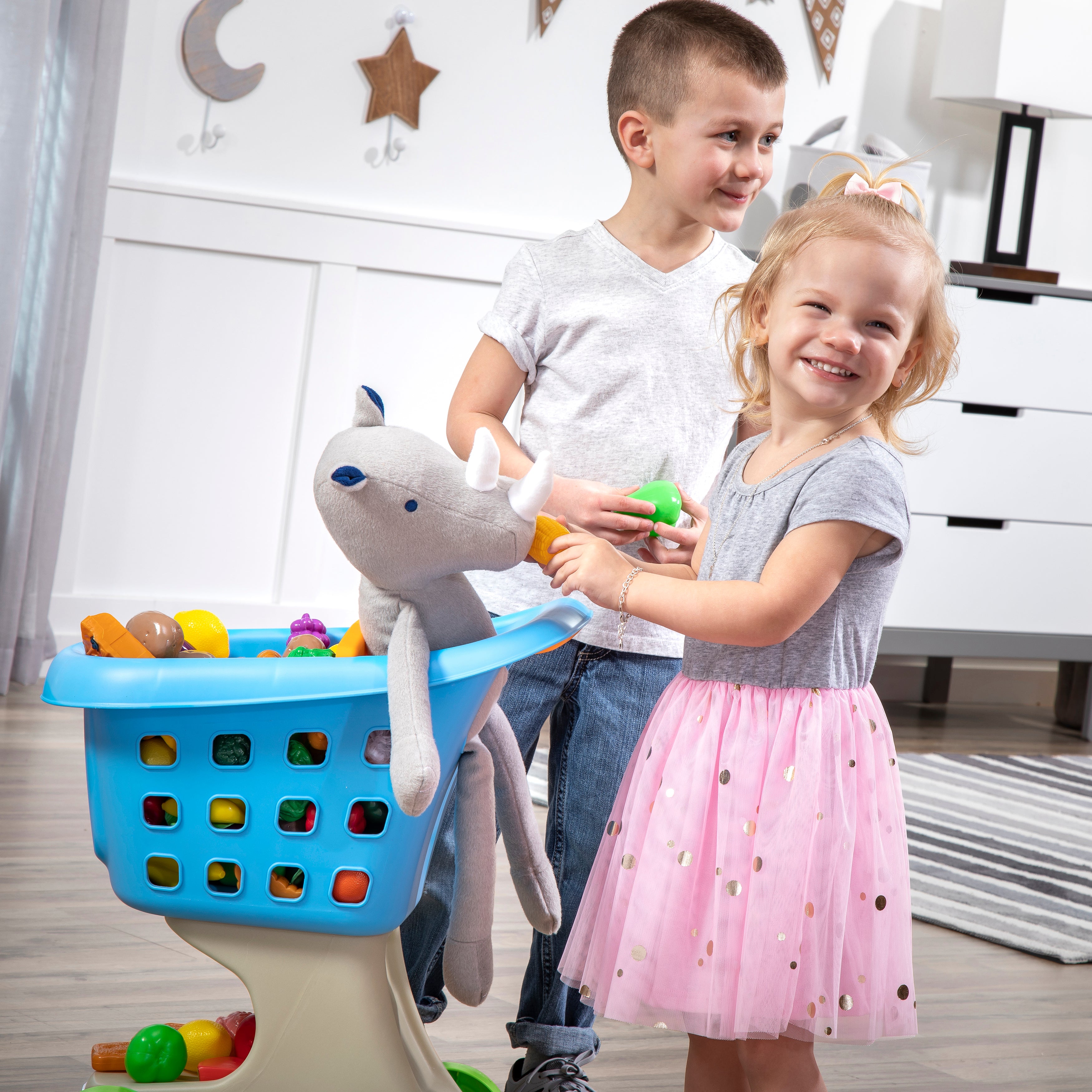 Step2 Little Helper's - Carrito de compras para niños, tienda de  comestibles, juguete de juego de simulación para niños pequeños a partir de  2 años, duradero, fácil de montar, colores brillantes, azul : Productos de  Oficina 